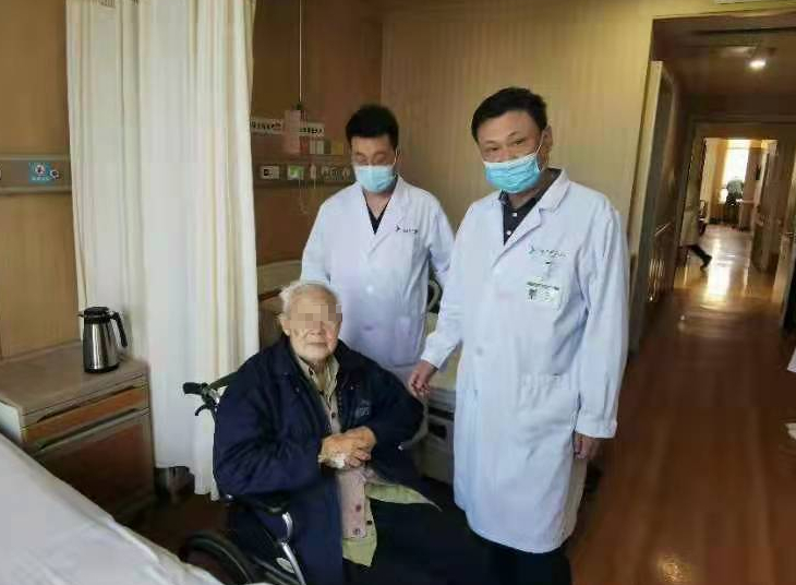 97岁老人患膀胱肿瘤，河北燕达医院泌尿外科创新微创手术方案解难题